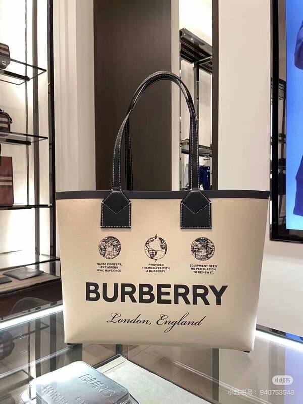 Burberry Black shoulder bag — 1:1 Replica