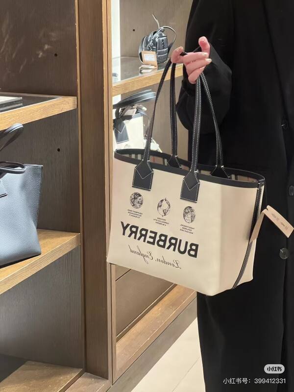 Burberry Black shoulder bag — 1:1 Replica