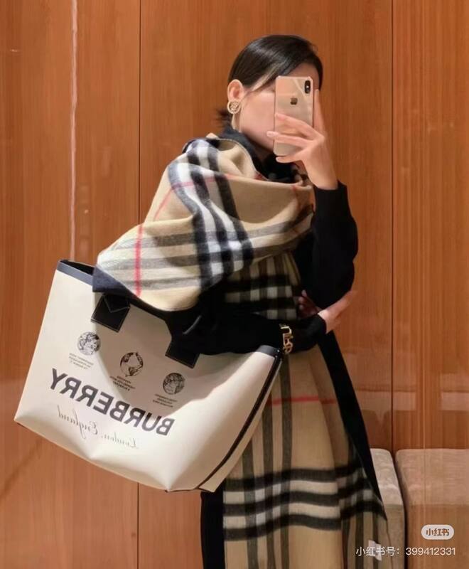 Burberry Black shoulder bag — 1:1 Replica