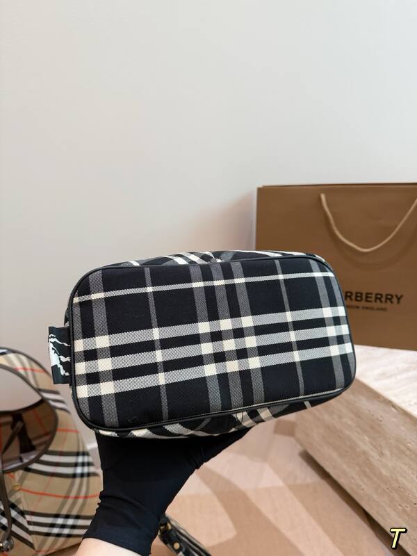 Burberry Black shoulder bag — Premium Replica