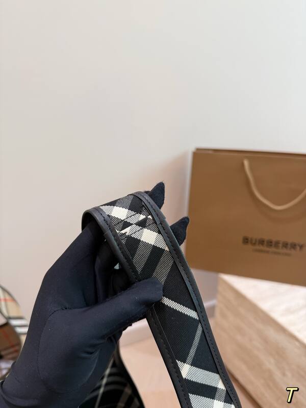 Burberry Black shoulder bag — Premium Replica