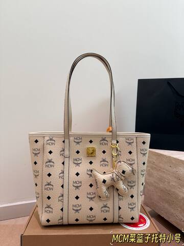 MCM Toni Visetos 19x16cm shoulder bag 1 1 Replica