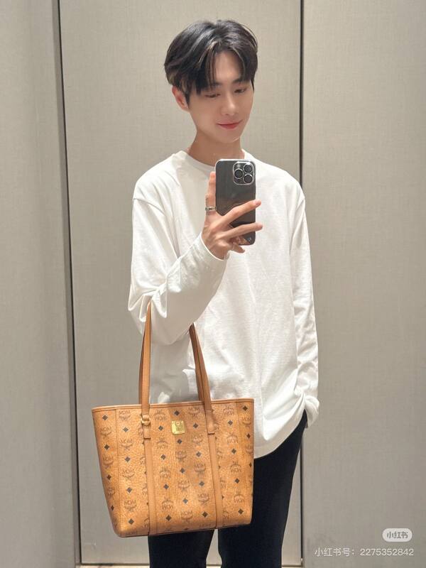 MCM Toni Visetos shoulder bag — Top Quality Replica
