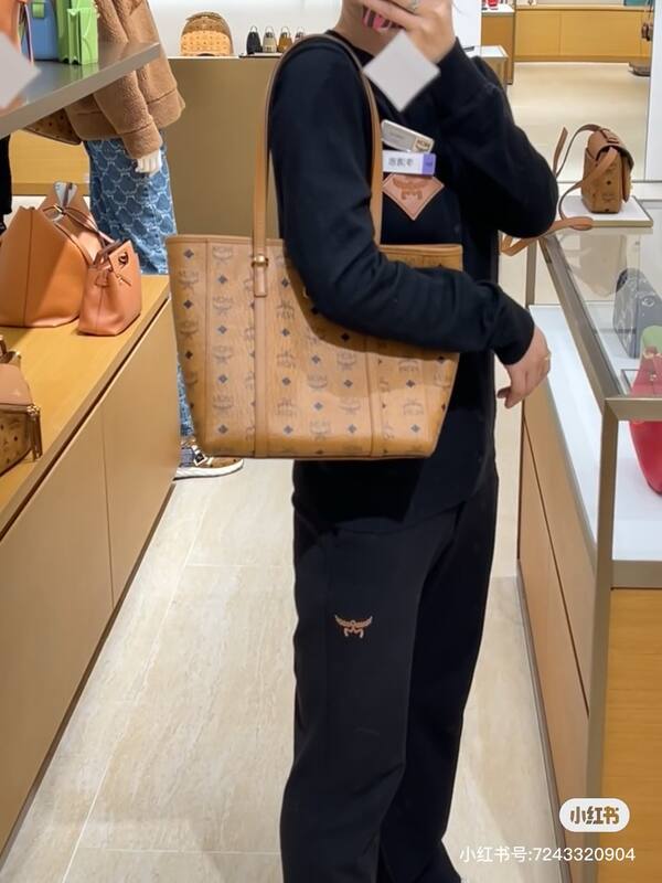 MCM Toni Visetos shoulder bag — Top Quality Replica