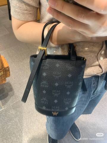 MCM Visetos 18x12cm shoulder bag 1 1 Replica
