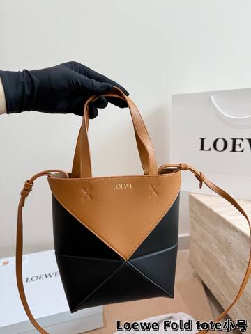 Loewe Calfskin 25x18x10cm shoulder bag 1 1 Replica