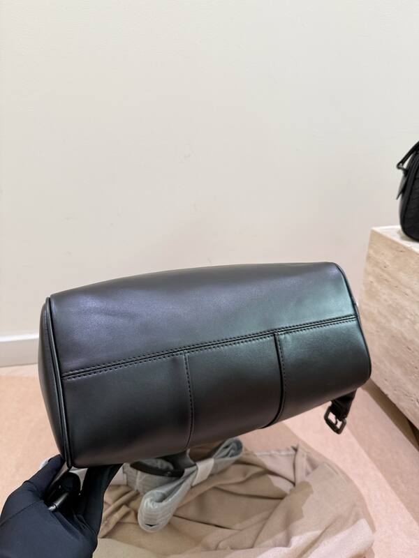 Bottega Veneta Black shoulder bag — AAA Quality Replica