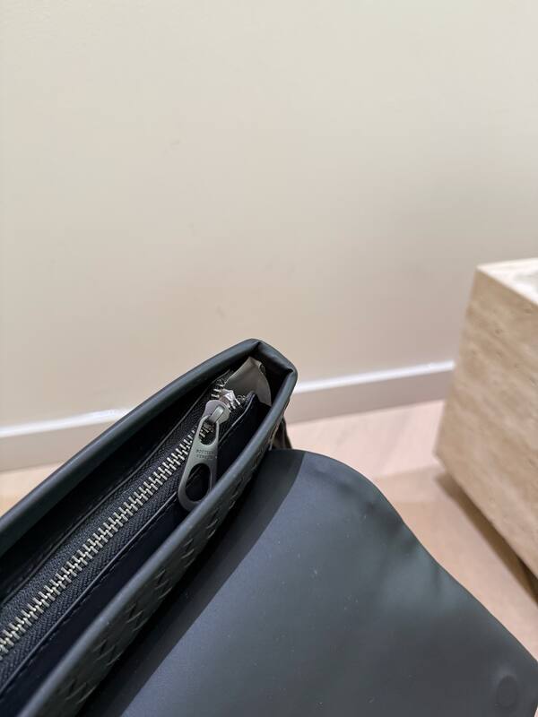 Bottega Veneta Black shoulder bag — AAA Quality Replica