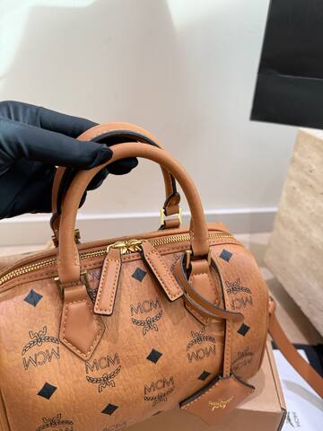 MCM Monogram 25x18x10cm shoulder bag 1 1 Replica