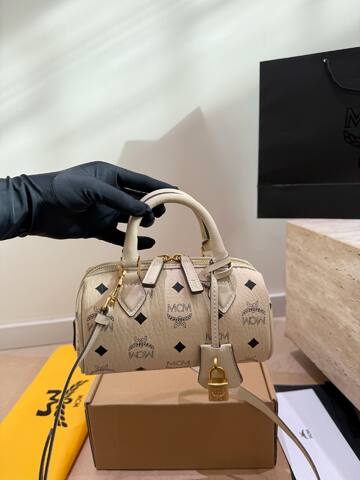 MCM Visetos 18x12cm shoulder bag 1 1 Replica
