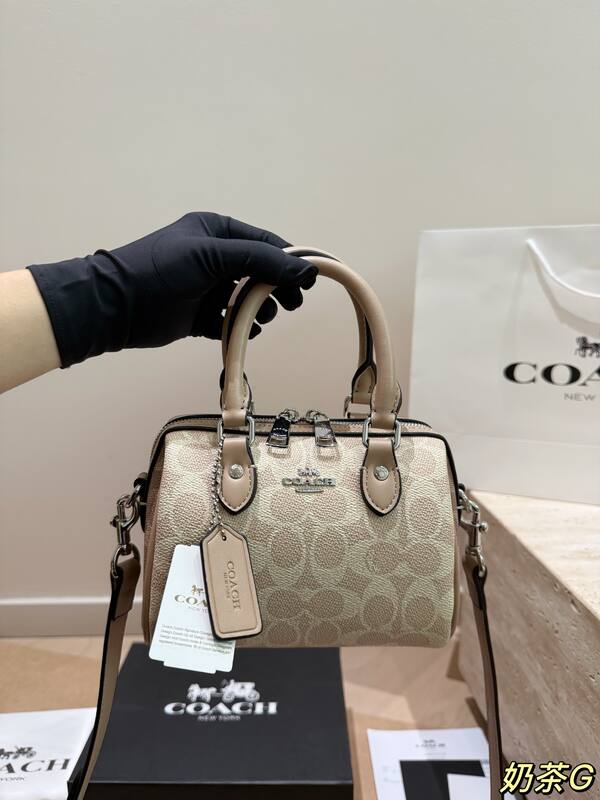 Coach Monogram shoulder bag — 1:1 Replica