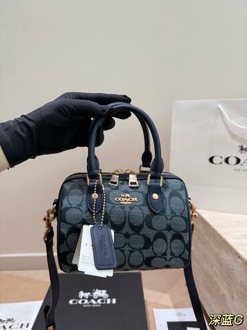Coach Monogram 18x12cm shoulder bag 1 1 Replica