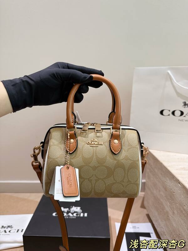 Coach Monogram shoulder bag — 1:1 Replica