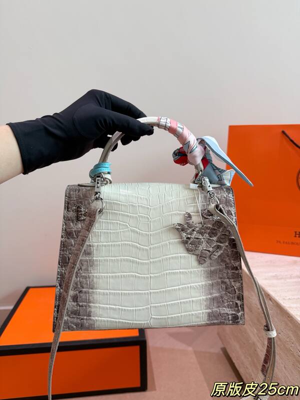 Hermes Kelly 28 White and gray crocodile-embossed shoulder — Premium Replica