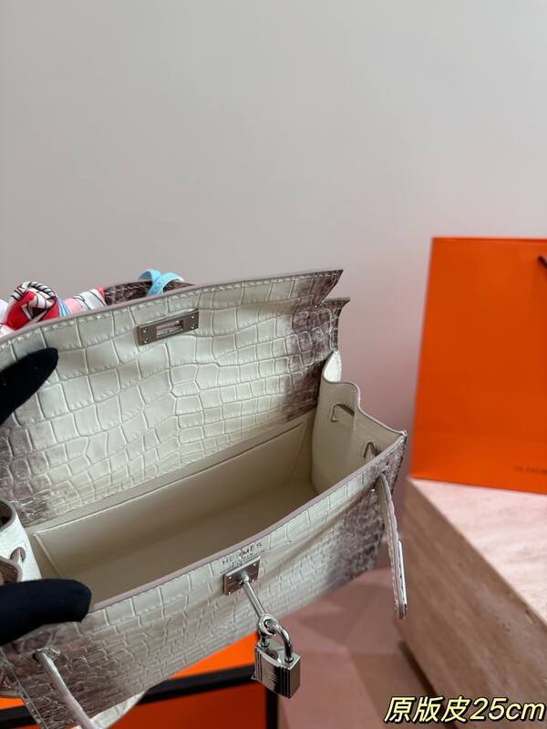 Hermes Kelly 28 White and gray crocodile-embossed shoulder — Premium Replica