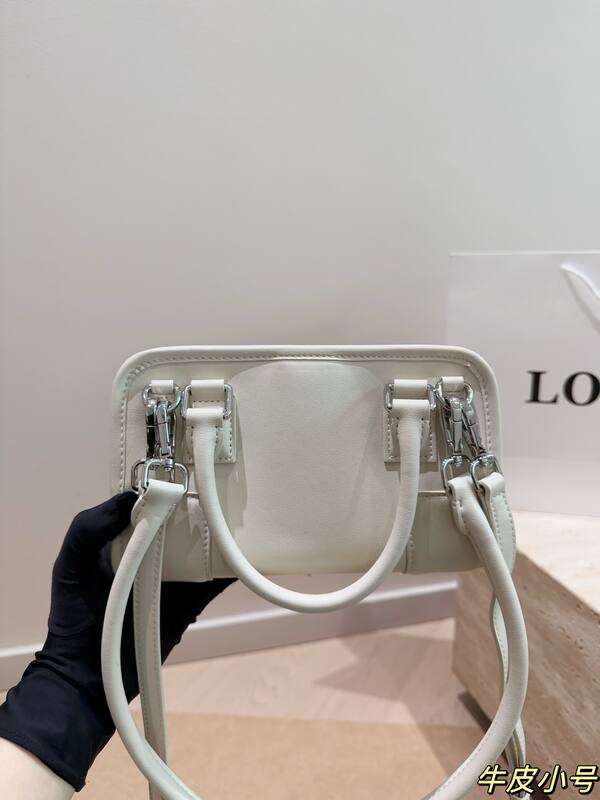 Loewe White 25x18x10cm shoulder bag — AAA Quality Replica