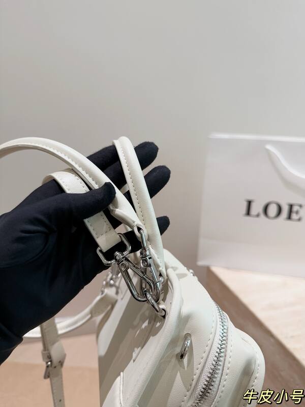 Loewe White 25x18x10cm shoulder bag — AAA Quality Replica