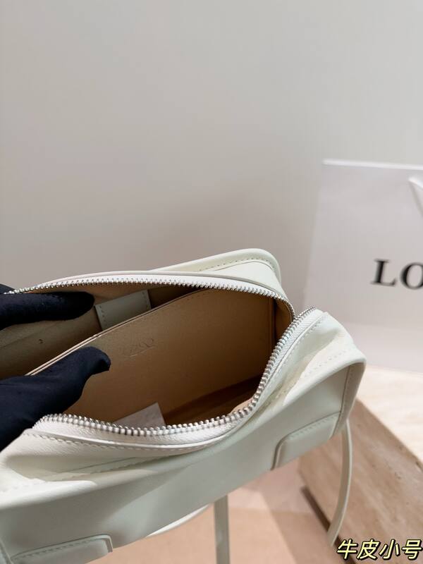 Loewe White 25x18x10cm shoulder bag — AAA Quality Replica