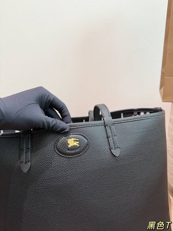 Burberry Black shoulder bag — 1:1 Replica