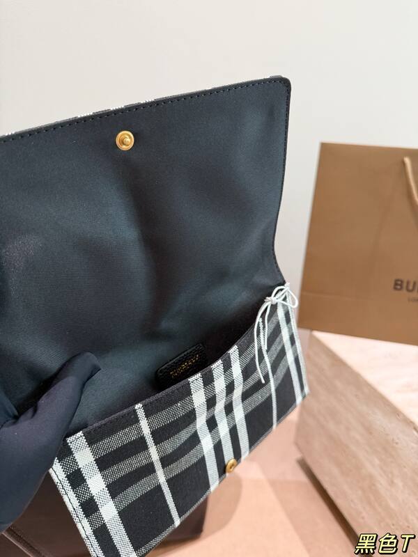 Burberry Black shoulder bag — 1:1 Replica