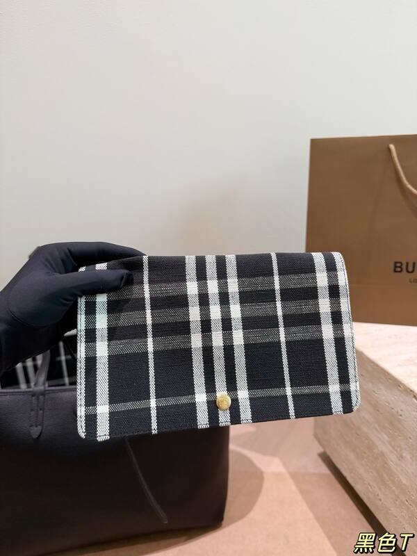 Burberry Black shoulder bag — 1:1 Replica