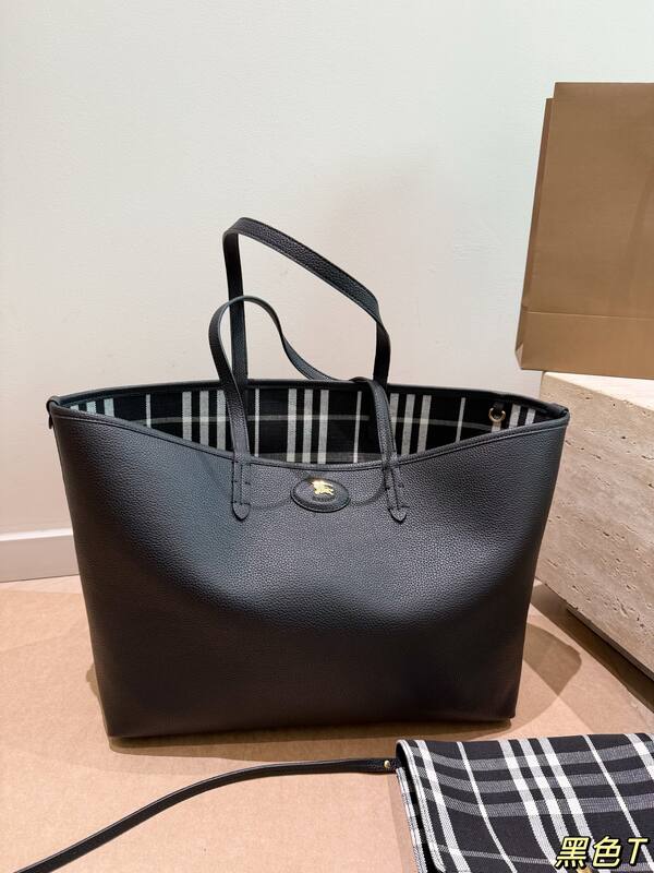 Burberry Black shoulder bag — 1:1 Replica
