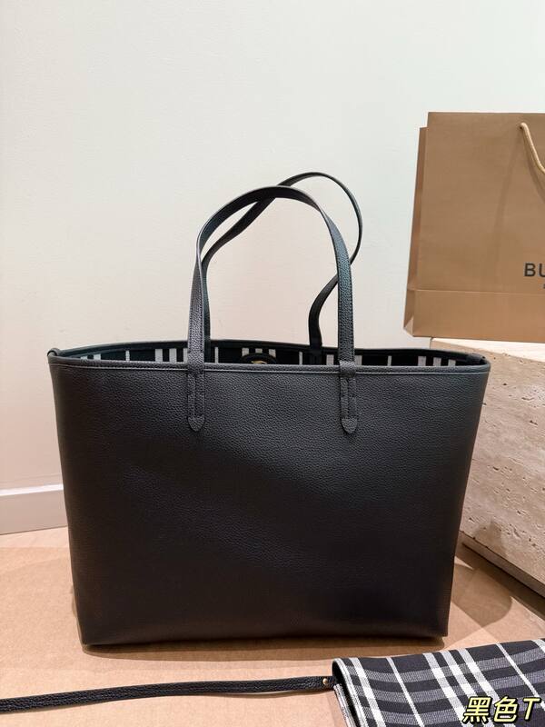 Burberry Black shoulder bag — 1:1 Replica