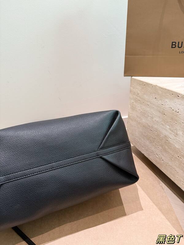 Burberry Black shoulder bag — 1:1 Replica
