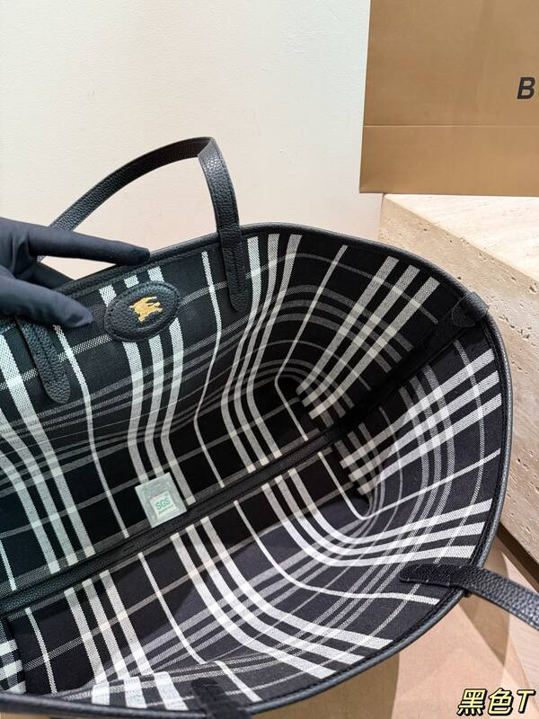 Burberry Black shoulder bag — 1:1 Replica