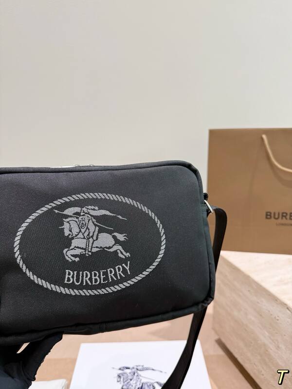 Burberry Black shoulder bag — Top Quality Replica