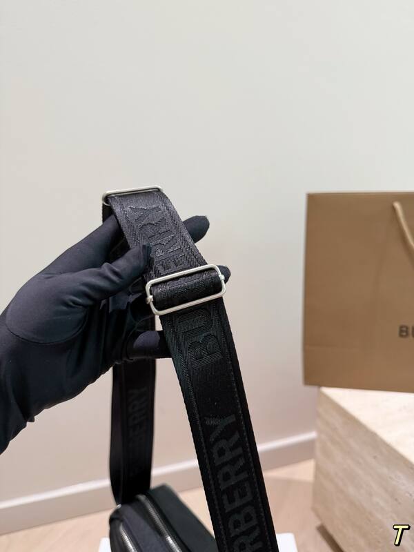 Burberry Black shoulder bag — Top Quality Replica