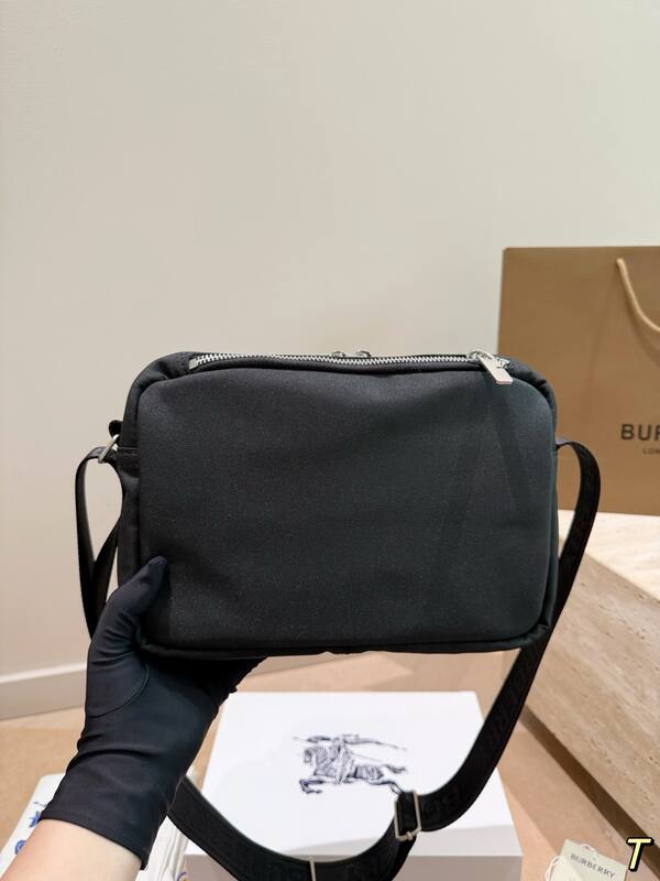 Burberry Black shoulder bag — Top Quality Replica