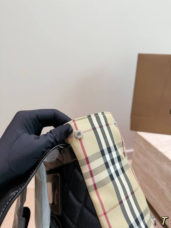 Burberry Black shoulder bag — Premium Replica