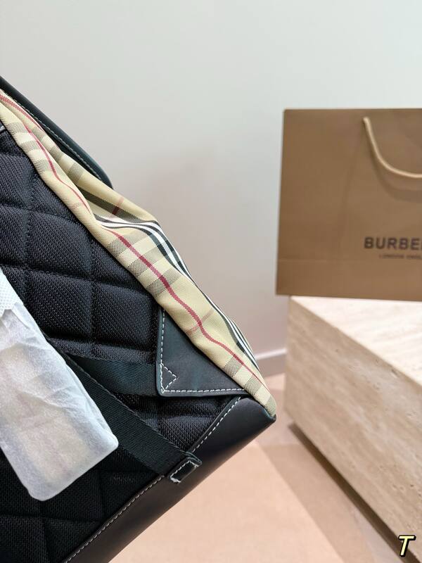 Burberry Black shoulder bag — Premium Replica