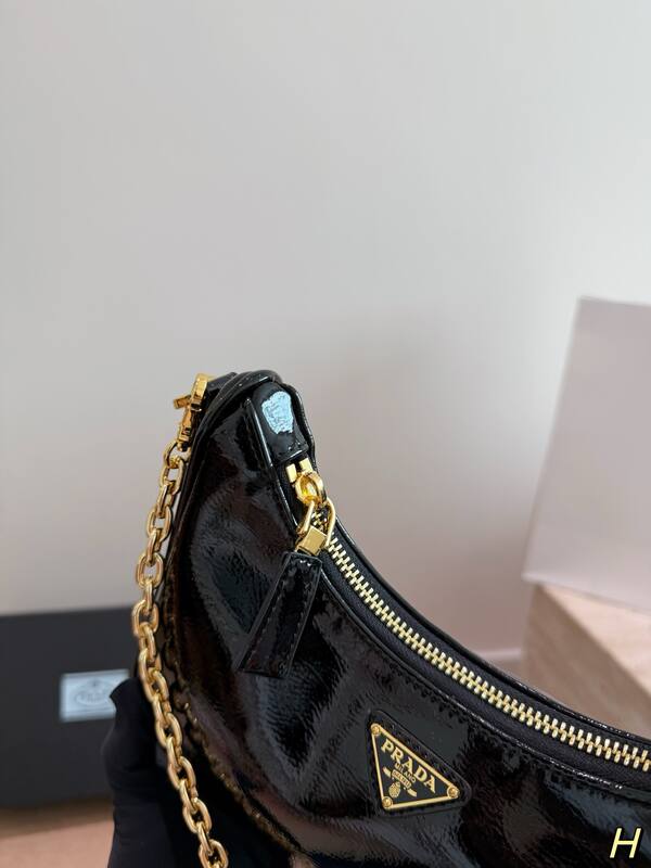 Prada Re-Edition Black shoulder bag — 1:1 Replica