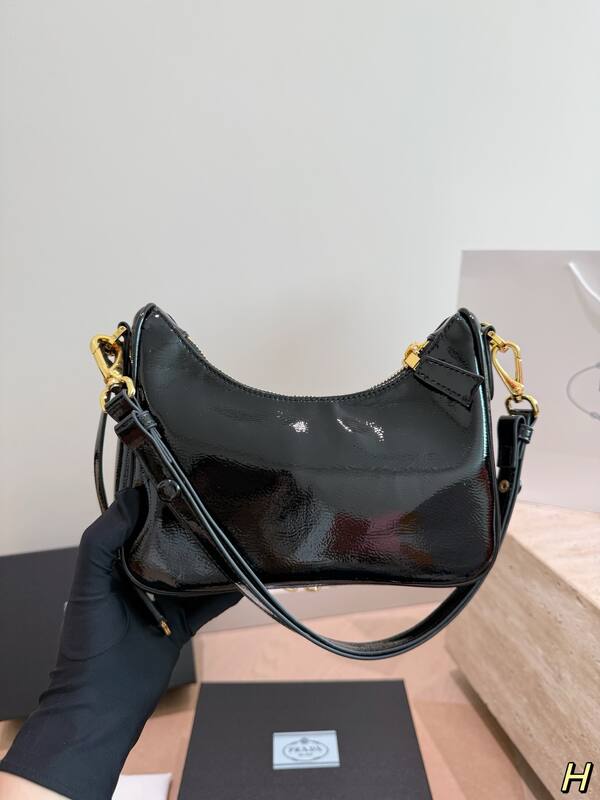 Prada Re-Edition Black shoulder bag — 1:1 Replica