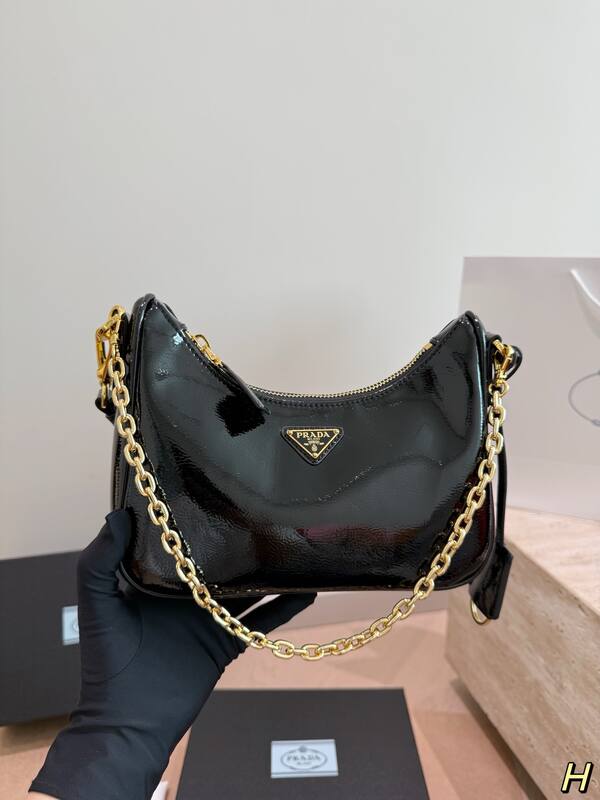 Prada Re-Edition Black shoulder bag — 1:1 Replica