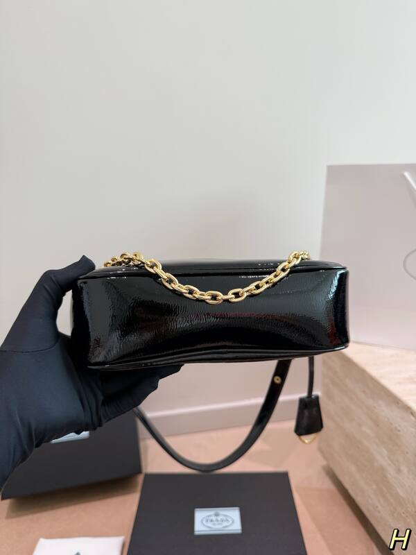 Prada Re-Edition Black shoulder bag — 1:1 Replica