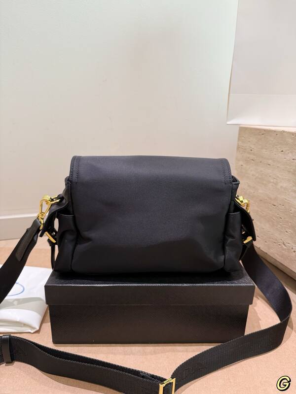 Prada Black shoulder bag — Top Quality Replica
