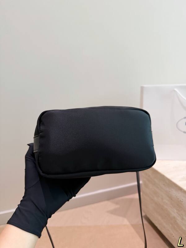 Prada Black 25x18x10cm shoulder bag — Premium Replica