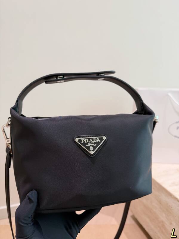 Prada Black 25x18x10cm shoulder bag — Premium Replica