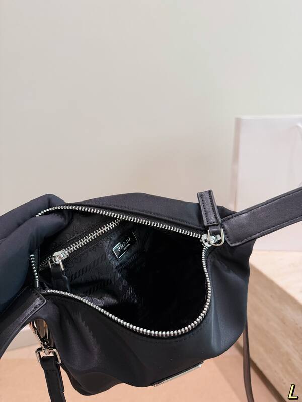 Prada Black 25x18x10cm shoulder bag — Premium Replica