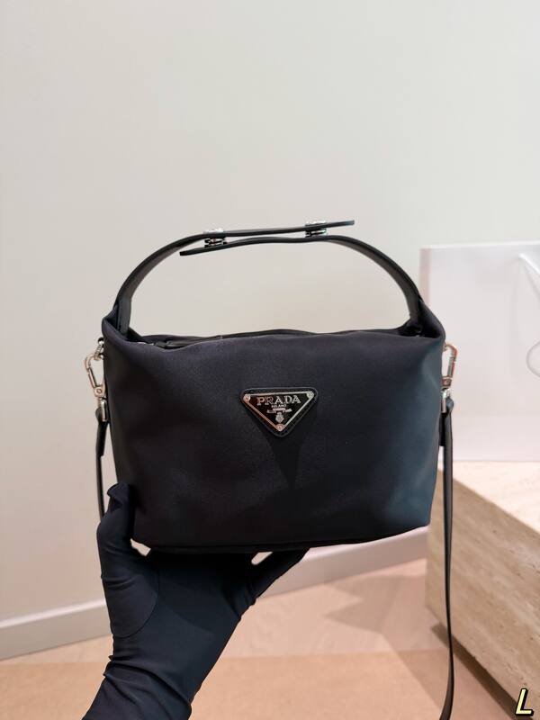 Prada Black 25x18x10cm shoulder bag — Premium Replica