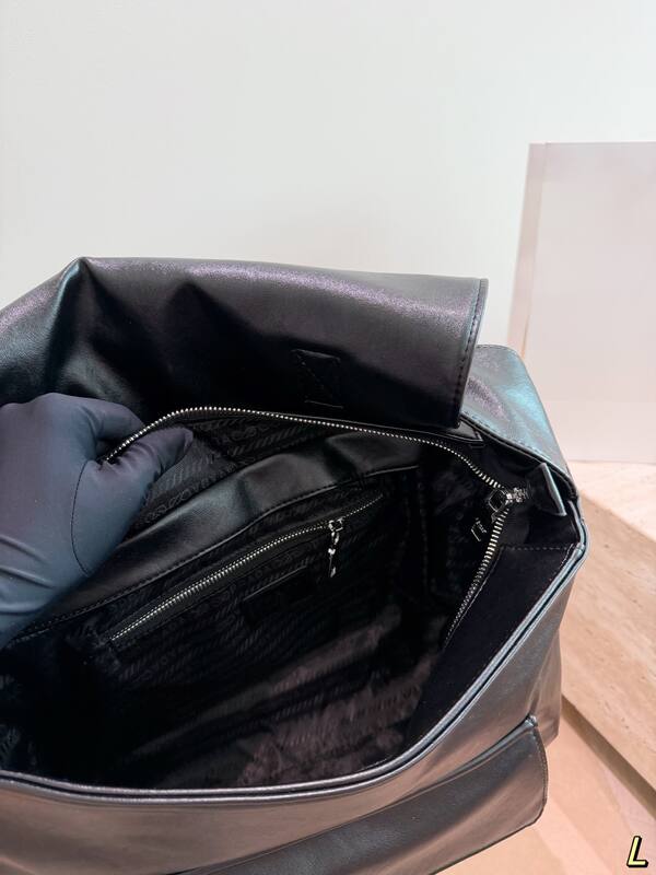 Prada Black 40x30x16cm shoulder bag — Premium Replica