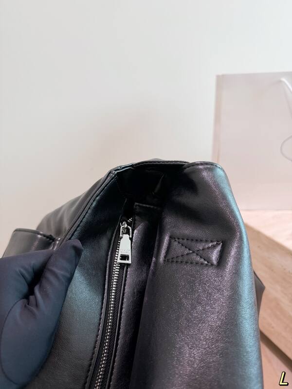 Prada Black 40x30x16cm shoulder bag — Premium Replica