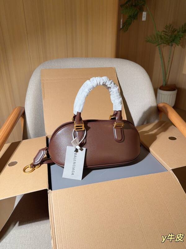 Balenciaga White 25x18x10cm shoulder bag — Premium Replica