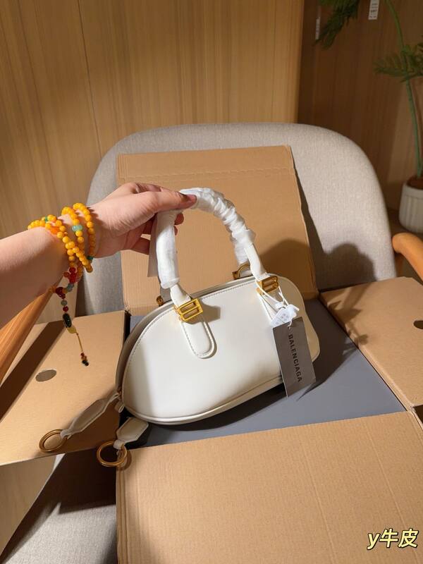 Balenciaga White 25x18x10cm shoulder bag — Premium Replica