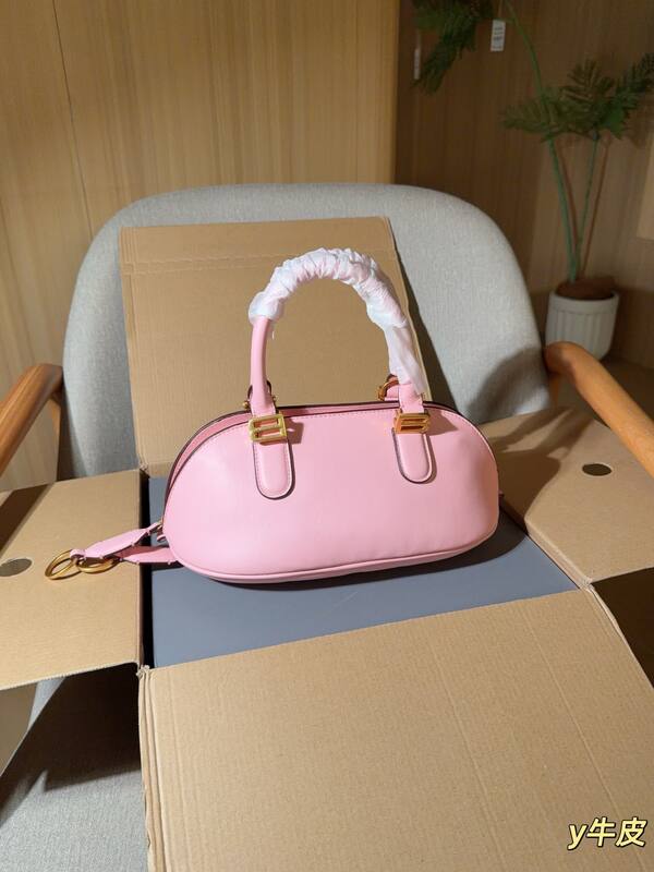 Balenciaga White 25x18x10cm shoulder bag — Premium Replica