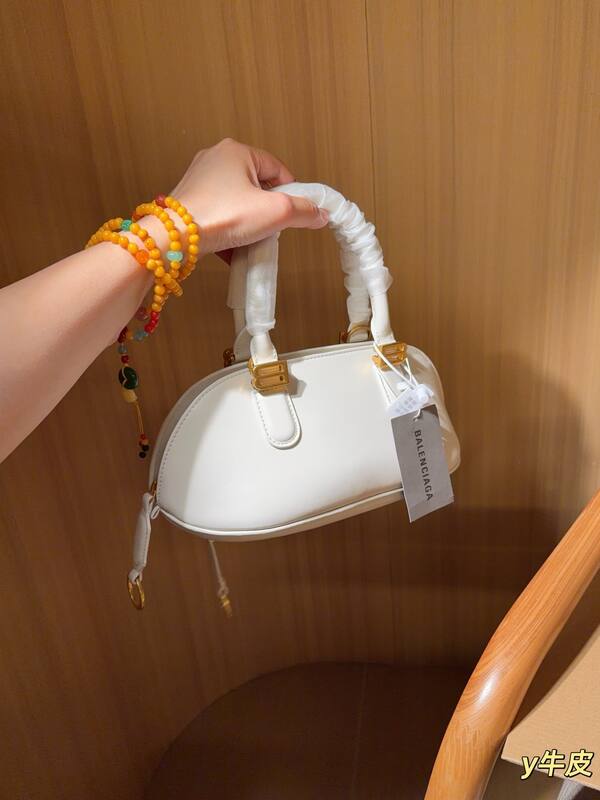 Balenciaga White 25x18x10cm shoulder bag — Premium Replica