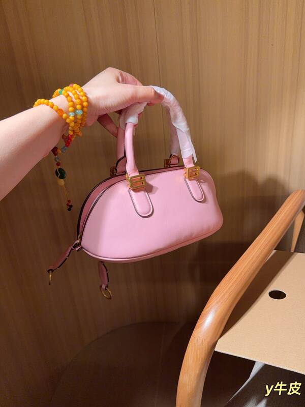 Balenciaga White 25x18x10cm shoulder bag — Premium Replica